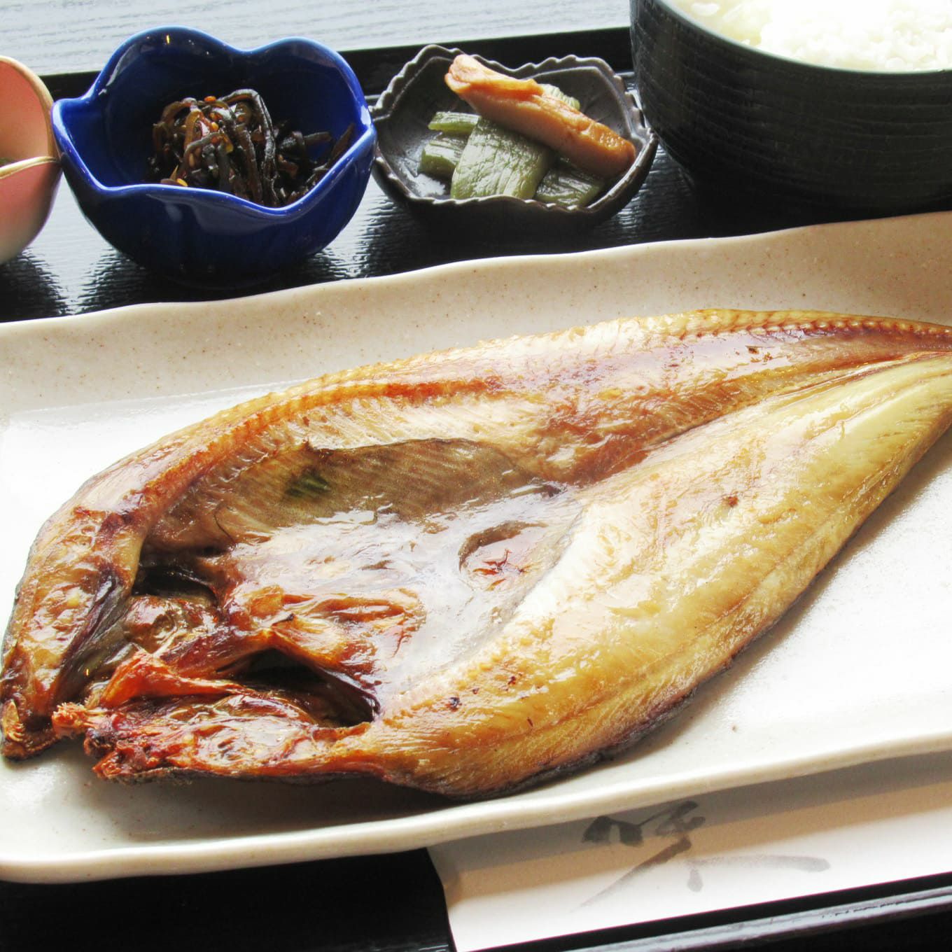 北海道産直　一夜干真ほっけ(特大サイズ／３尾)【送料無料】≪冷凍便≫